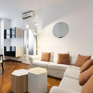 Charming San Babila Apt. Milan